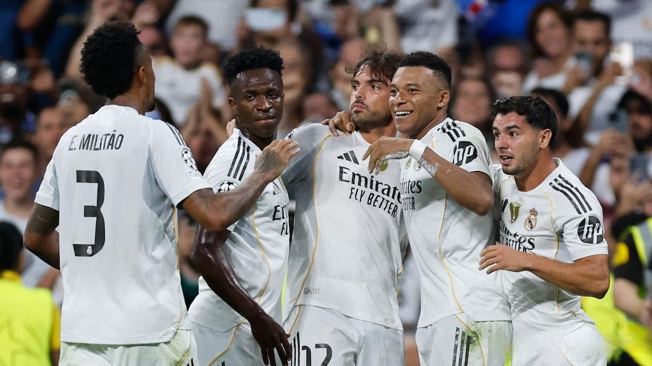 巴黎人报：一极端球迷组织庆祝成立20周年，在埃菲尔铁塔大放焰火（《巴黎人报》：极端球迷组织庆祝成立20周年，在埃菲尔铁塔燃放烟花）