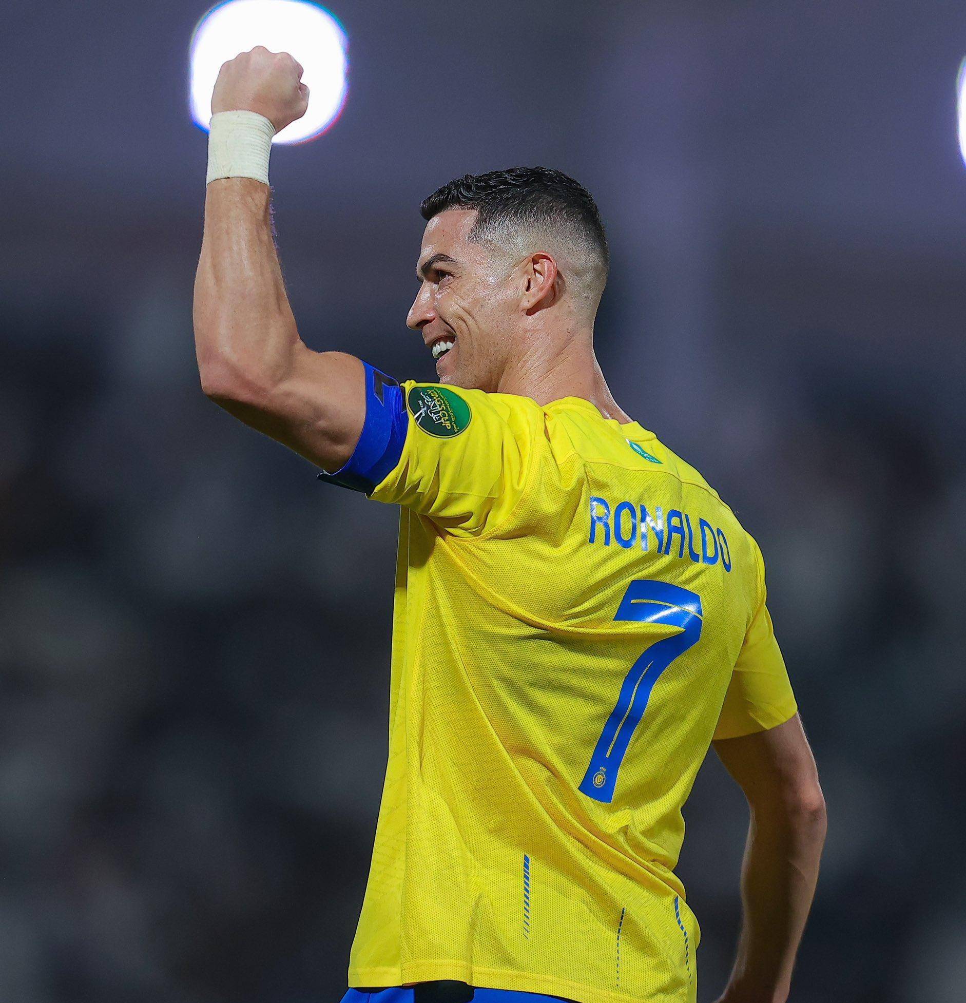 罗马3-1客胜克雷莫内塞登顶意甲，苏莱、埃文-弗格森、利马破门（罗马客场3-1击退克雷莫内塞登顶意甲榜首，苏莱、埃文-弗格森、利马相继建功）