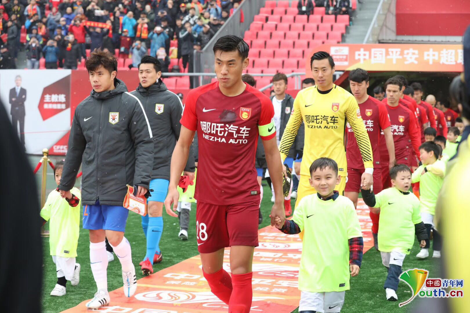 印度球迷：安保水平太糟糕，混乱中竟有警察试图和梅西自拍（印度球迷怒批安保：现场混乱，警察竟趁乱想与梅西自拍）