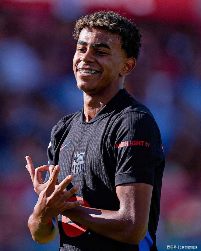 巴萨官方：邦马蒂已完成左腓骨骨折手术，预计恢复期为5个月（巴萨官宣邦马蒂左腓骨骨折接受手术，预计伤缺5个月）