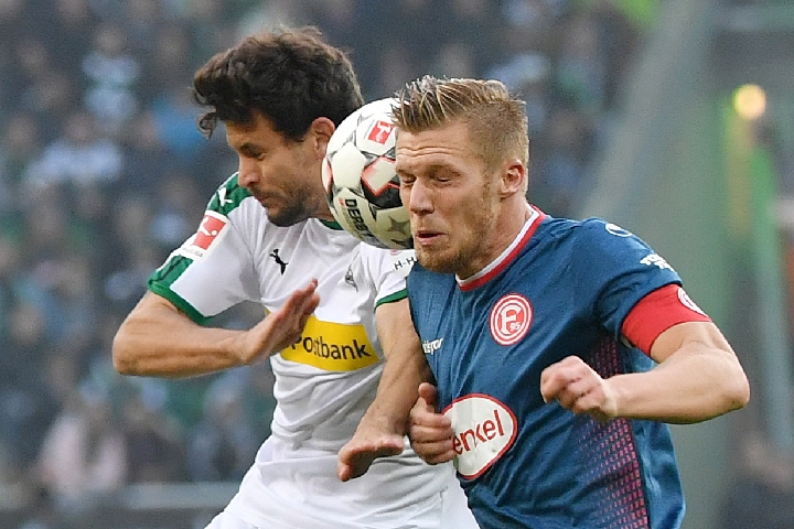 莱切2-1都灵，班达、拉萨纳-库利巴利建功（莱切2比1击败都灵，班达与拉萨纳-库利巴利相继进球）