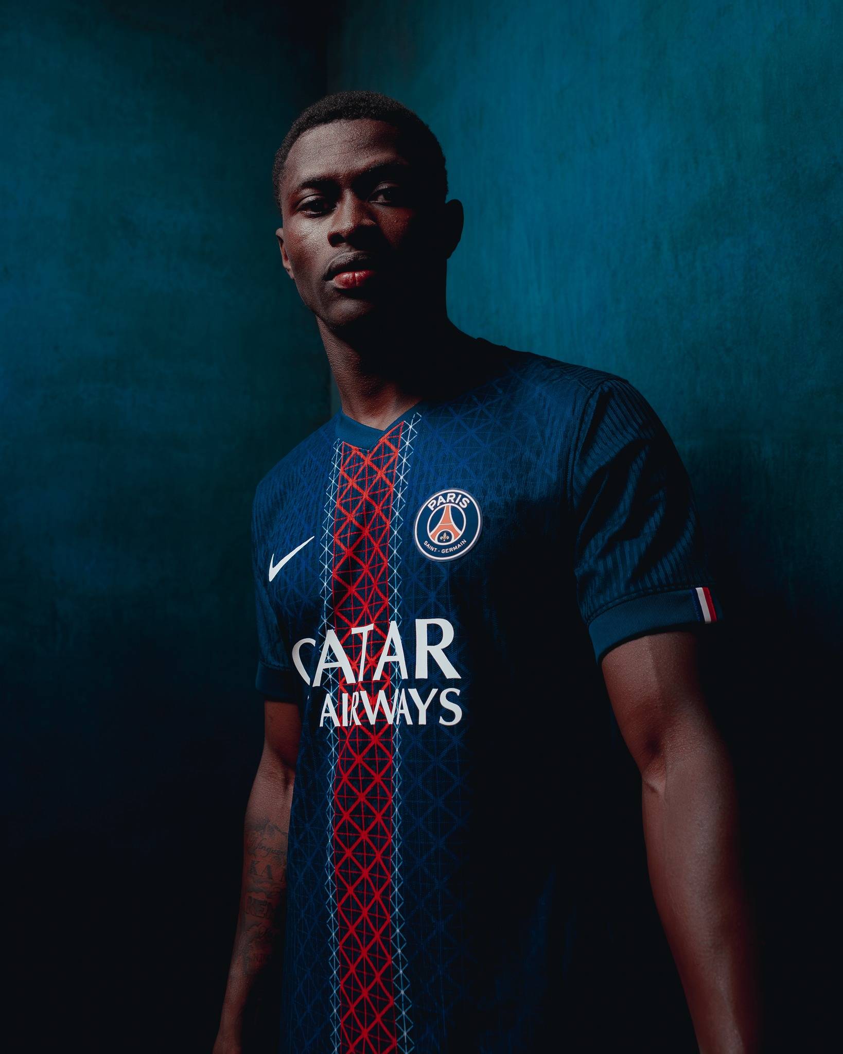 巴萨双喜！德容、费尔明重返训练场 弗利克迎战力增强