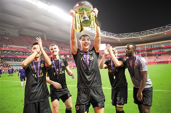 博主：梅州客家边后卫茹子楠将加盟北京国安