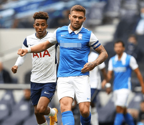 足球巴萨新星闪耀西甲，媒体：未来属于他（巴萨新星西甲大放异彩，媒体称他的时代已来）