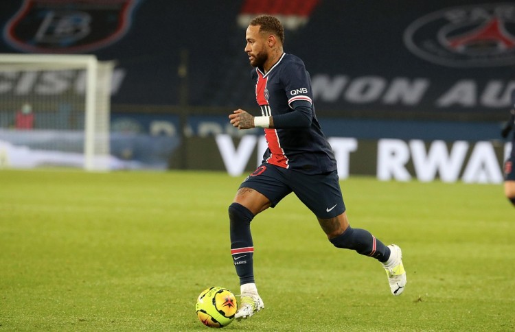 尤文官方：弗朗西斯科-孔塞桑当选队内10月最佳球员