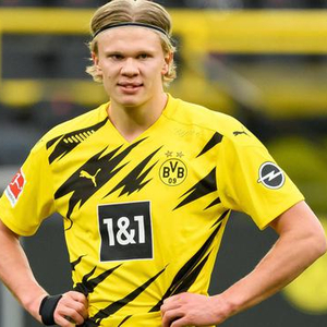 詹姆斯篮板抢断关键时刻锁定胜局（詹姆斯关键时刻抢板断球，锁定胜利）