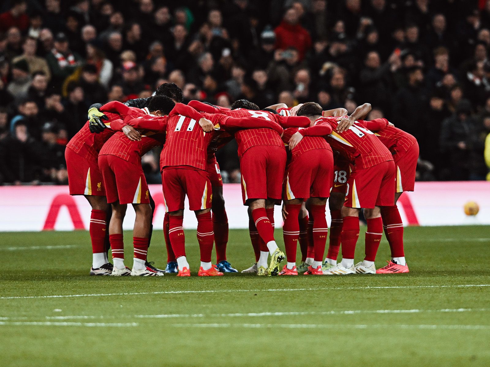 帕潘夸赞吉鲁：他不仅能进球还能防守，甚至还能客串门将（帕潘盛赞吉鲁：能攻善守，必要时还能客串门将）