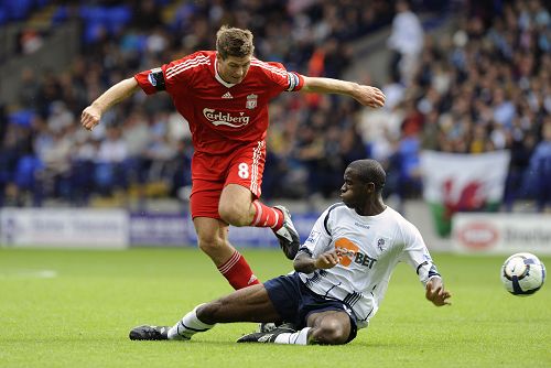 刘军帅晒海牛队与远征军合照：又在末轮完成目标，祝未来可期（刘军帅晒海牛队与远征军合影：再度在末轮达成目标，愿前路可期）