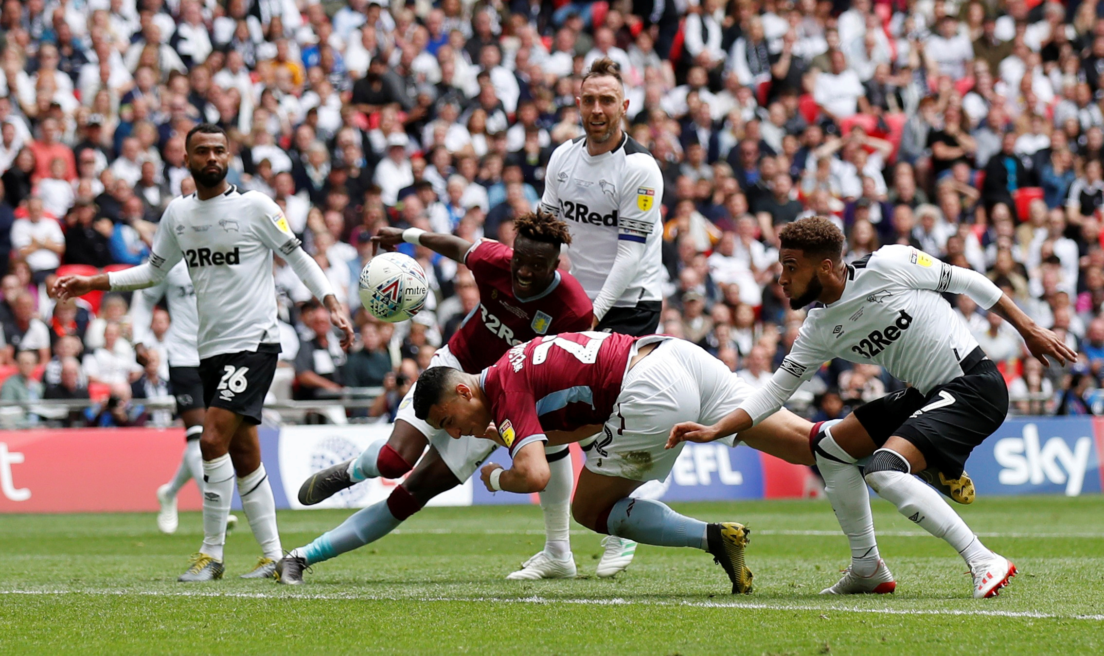 足球中超后卫世界级解围登上热搜（中超后卫世界级解围冲上热搜）