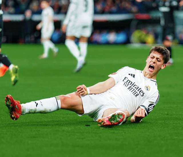 新鹏城vs成都：三外援PK四外援，韦世豪、杨明洋出战（新鹏城迎战成都：三外援对决四外援，韦世豪、杨明洋登场）