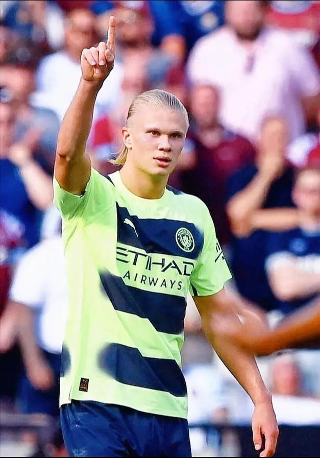 中超比赛亮点：上海海港2-1战胜山东泰山,（中超焦点战：上海海港2比1击败山东泰山）