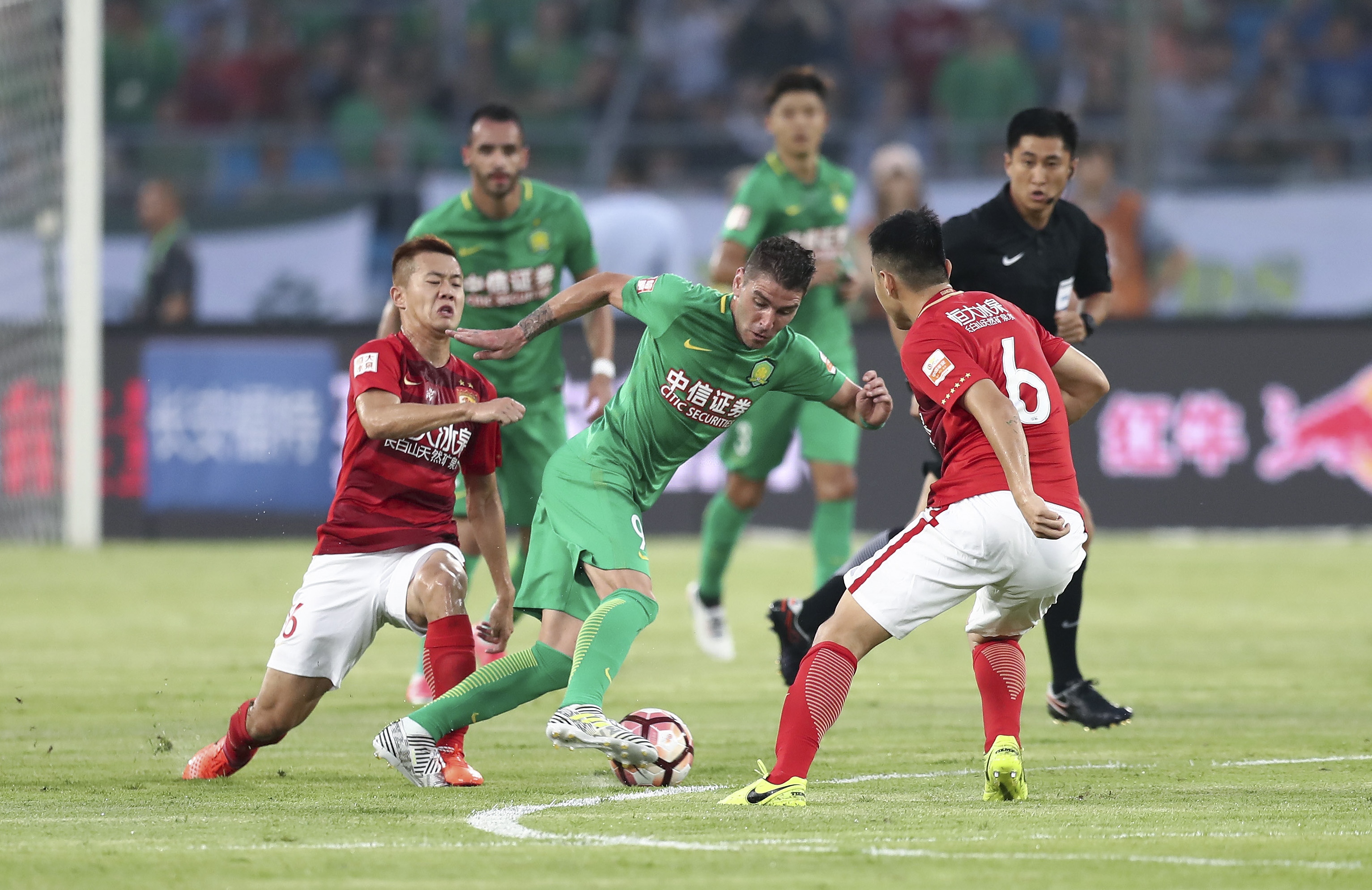 弗兰克·桑切斯与小理查德·托雷斯将进行重量级拳王资格赛，双方已达成协议，但进展缓慢。