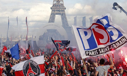 中场核心连续突破防守制造射门机会（中场指挥官连续冲击防线创造射门良机）